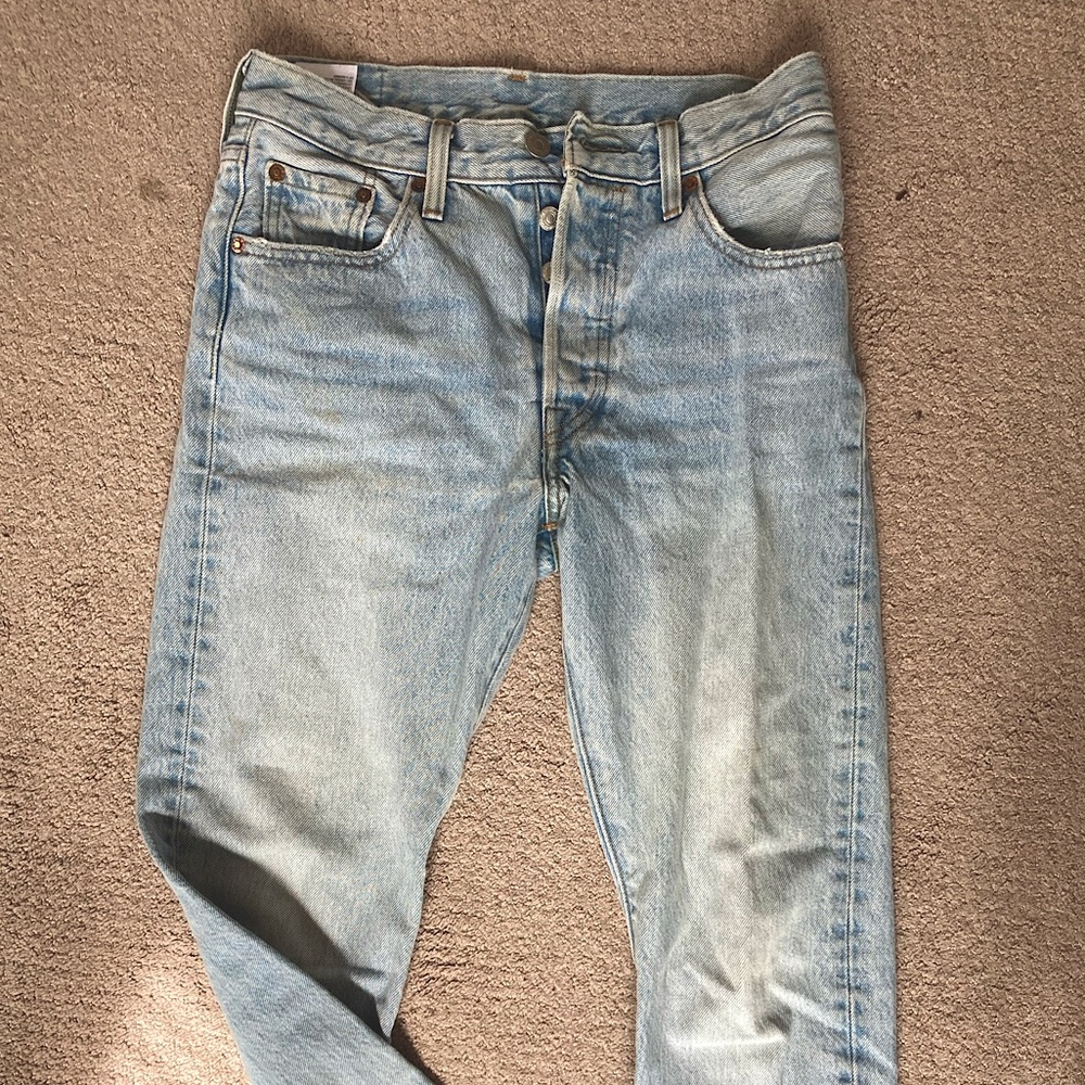 Levi’s light colored jeans, straight leg. W25 L26. In perfect condition!